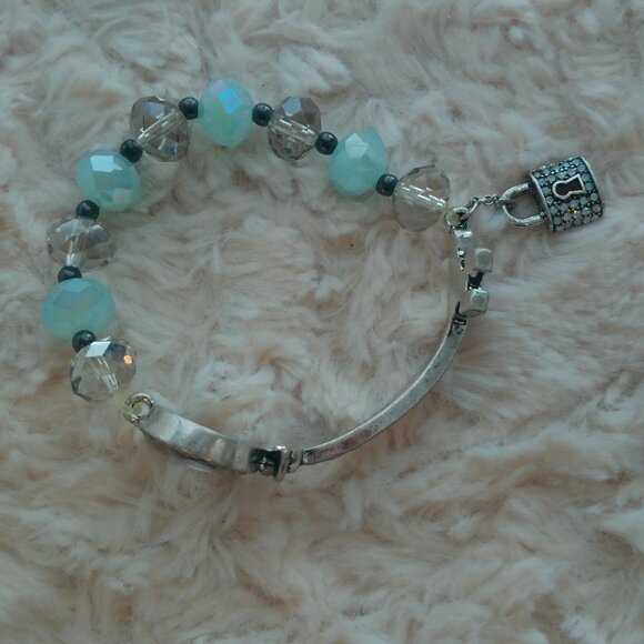 Betsey Johnson Lady Lock LARGE Hematite Crystal Grey Key Opal Lock Bracelet (450 - Picture 4 of 7